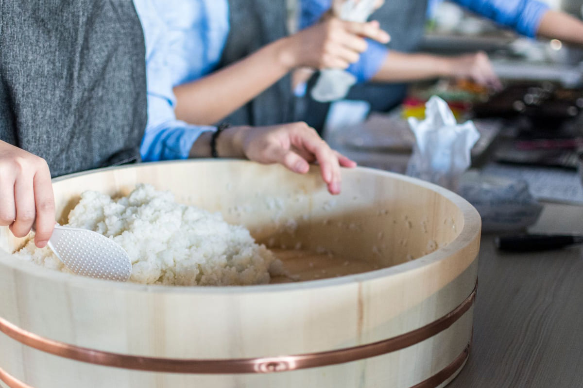 หม้อหุงข้าวดิจิทัล vs ปุ่มกด: หยุดสับสนแล้วเลือกเครื่องที่ใช่ ไม่ใช่แค่แพงกว่าแล้วดีกว่า