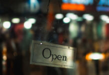 ทำบุญเปิดร้าน: พิธีที่ ‘ใช่’ แต่ธุรกิจจะ ‘รอด’ ต้องรู้อะไร? ทำบุญเปิดร้าน: พิธีที่ 'ใช่' แต่ธุรกิจจะ 'รอด' ต้องรู้อะไร?