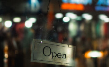 ทำบุญเปิดร้าน: พิธีที่ ‘ใช่’ แต่ธุรกิจจะ ‘รอด’ ต้องรู้อะไร? ทำบุญเปิดร้าน: พิธีที่ 'ใช่' แต่ธุรกิจจะ 'รอด' ต้องรู้อะไร?